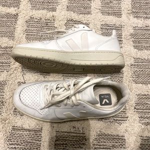 Veja V10 leather sneakers size US 7